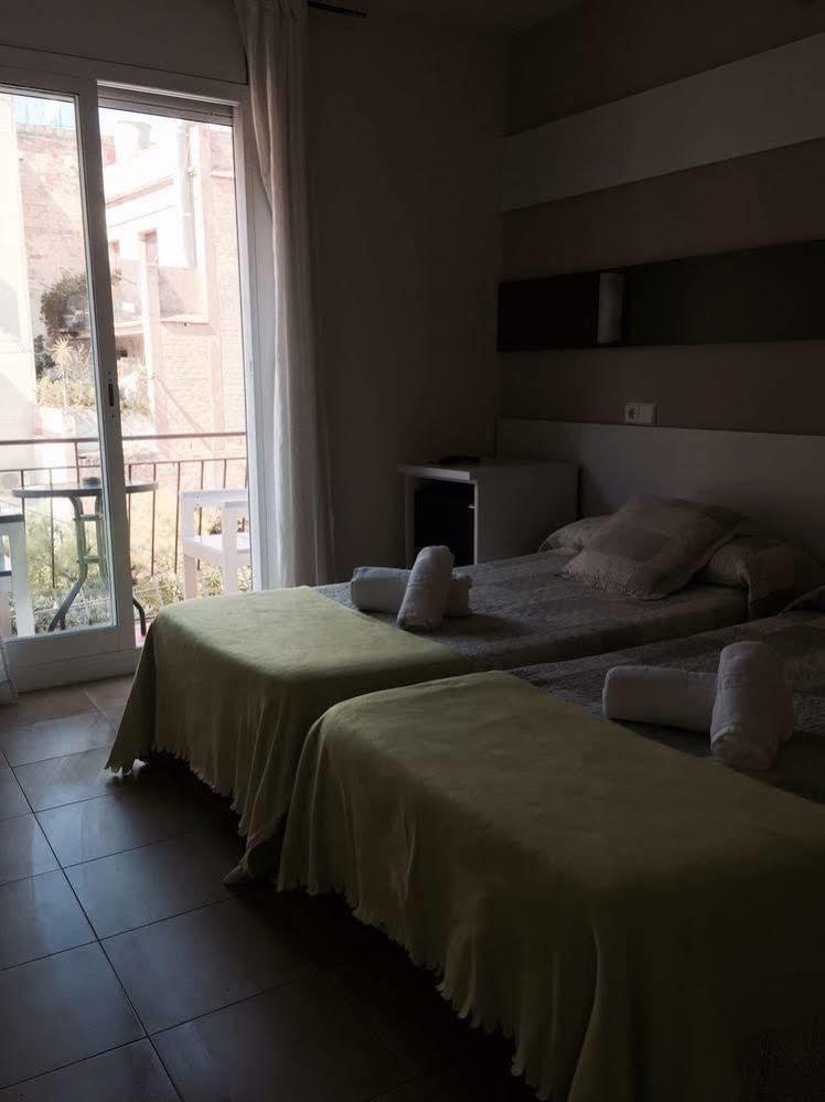 Hostal Termes Sitges Exterior photo